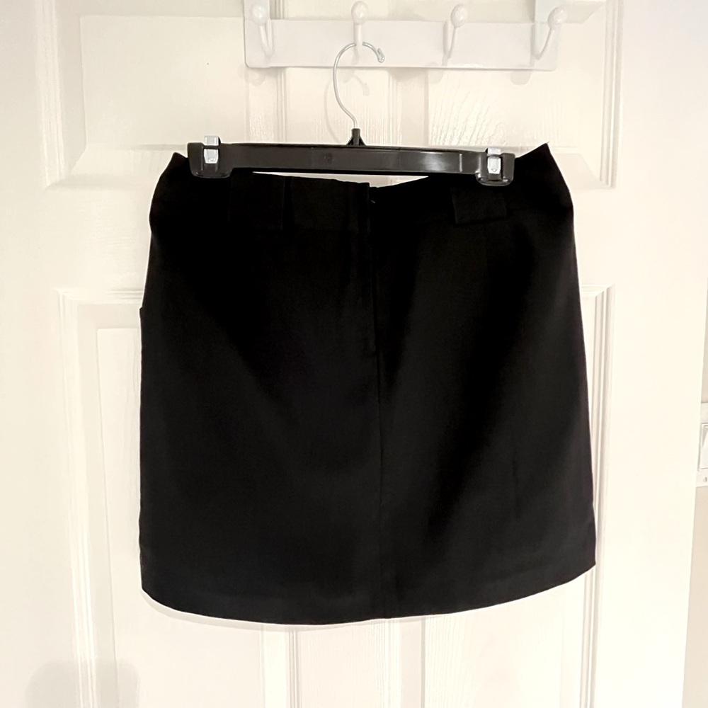Skorts Black A-Line size 9
waist 31” all the way length 16 1/2”
Zipper back